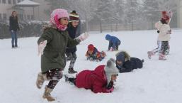 Hangi illerde okullar tatil? Kar yağışı etkisini artırdı, haberler peş peşe geldi