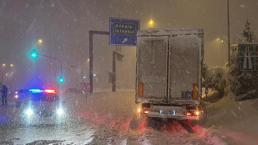 Etkisini giderek artırıyor! İstanbul'un yanı başında kar kalınlığı 40 santimetreyi aştı