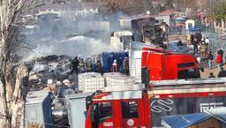 Ankara’da yediemin otoparkında korkutan yangın! Alkol yüklü TIR’lar alevlere teslim oldu