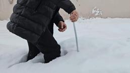 İlçe merkezinde kar kalınlığı 80 santime ulaştı! Vatandaş adım atamıyor