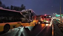 Başakşehir'de 3 İETT otobüsünün çarpıştığı kazada 5 kişi yaralandı