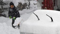 Beyaz felaket! Kar kalınlığı 4 metreye ulaştı: Yüzlerce köye ulaşım kapandı