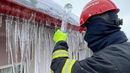 Türkiye'nin buzdan kenti! Aydınlatma direkleri dahi dondu