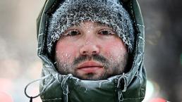 Sanki buzul çağı! Soğuk rekoru kırıldı, kat kat giyinerek sokağa çıkıyorlar
