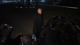 Trump'ın uçağında elektrik arızası! Geri göndü