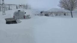 Kar kalınlığı 4 metreyi aştı! Gözlerine inanamadı: 'Kulübelerimiz ve araçlarımız kar altında'