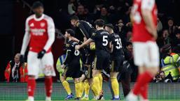 Arsenal, Manchester United'a mağlup oldu, Premier Lig'de zirve kızıştı!