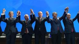 Cumhurbaşkanı Erdoğan, AK Parti’ye katılan 4 belediye başkanına rozet taktı