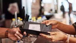 Resmi Gazete'de yayımlandı! Restoranlarda servis, masa ve kuver ücreti alınamayacak