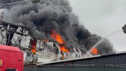 Ataşehir'de iş yerinde yangın paniği! Bir otel tahliye edildi