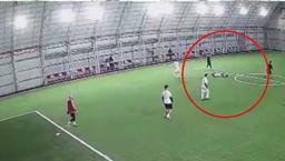 Halı sahaya girdi, bir daha çıkamadı! Öğretmen maçta hayatını kaybetti