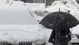 Kent yok oldu! Kar kalınlığı 3 metreyi buldu; yağış devam ediyor