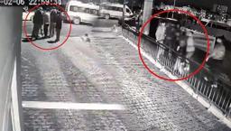 Küçükçekmece’de sokak ortasında dehşet: Polis memuru ve eşi darp edildi