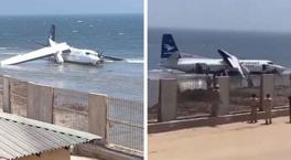 Somali'de uçak okyanus kıyısına indi! Bölgeden ilk görüntüler geldi