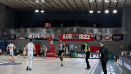 Panionios-Beşiktaş maçında skandal pankart! Yunan taraftarlardan çirkin provokasyon