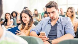 15 dakikada dersten kopuyorlar: Akademide sabır alarmı