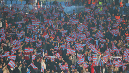 Trabzonspor taraftarından takıma alkış, yönetime tepki
