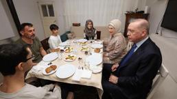 Cumhurbaşkanı Erdoğan, iftarda Kayacık ailesinin konuğu oldu
