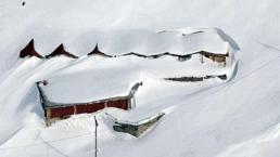 Adeta haritadan silindi, tek katlı evler kara gömüldü! Görüntüler Rize'den