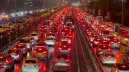 İstanbul'da iftar öncesi trafik resmen kilitlendi! Yoğunluk yüzde 83'e çıktı