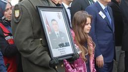 Nil, şehit babasını uğurladı! Gözyaşları sel oldu
