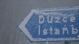 D-100 karayolunun Bolu Dağı geçişinde beklenen kar yağışı başladı