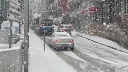 Bursa'da kar yağışı! Araçlar yollada kaldı
