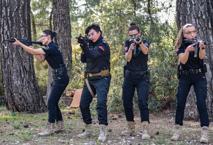 Antalya'da bir Nene Hatun ruhu: 4 kadın atış eğitmeni yılda 25 bin polise silah tutmayı öğretiyor