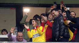 Fatih Terim, Liverpool maçını tribünden izledi!