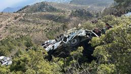 Mersin'de işçi servisi uçurumdan yuvarlandı! 3 ölü