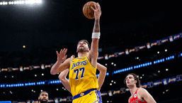 Luka Doncic tam 51 sayı attı, Lakers evinde kazandı!