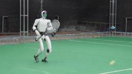 İnsansı robot bu sefer de tenis oynadı: Üstelik %96 isabet oranına ulaştı