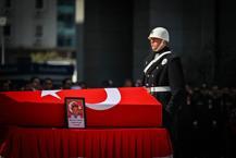 İstanbul'da trafik kazasında şehit olan polis Seçkin Yalçın son yolculuğuna uğurlandı