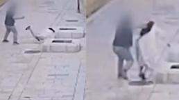 İşgal altındaki Doğu Kudüs'te Fanatik Yahudi'nin rahibeyi darbettiği anlar ortaya çıktı! Arkadan itip defalarca tekmeledi