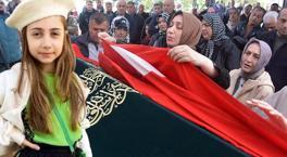 Okul saldırısında hayatını kaybeden kızı için Türk bayrağı istedi! ‘Cennette seninle yine kavuşacağız’