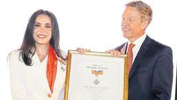 Kraliyet Nişanı takdim edildi