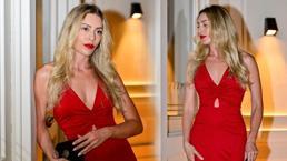 Kırmızı elbisesiyle büyüledi! Sinem Kobal fit haliyle dikkat çekti