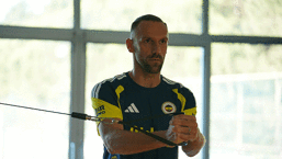 Fenerbahçe'ye Vedat Muriqi şoku! Sedye ile sahayı terk etti