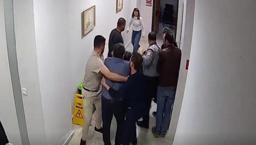 Devlet hastanesinde yumruklu kavga kamerada! Hastane müdürü açığa alındı: Aynı hastanede ikinci soruşturma