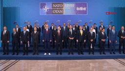 Tarihi NATO Zirvesi'nde karar günü! Liderler aile fotoğrafı çekildi
