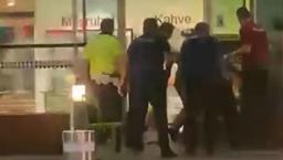 İzmir'de havalimanında dehşet anları! İki bıçakla 4 polisi yaraladı