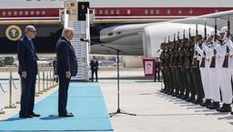 NATO zirvesinde liderler neden kırmızı yerine turkuaz halıyla karşılandı?