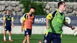 Fenerbahçe günü çift antrenman ile kapattı