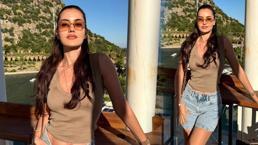 Fahriye Evcen tatile doymadı! Formda haliyle dikkat çekti
