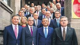 Ana muhalefet seçimsiz değişti: ‘Yeni Parti’ yola çıktı