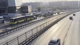 Son dakika... Küçükçekmece'de otomobil, İETT otobüsüne çarptı! 3 kişi hayatını kaybetti