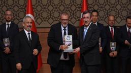 Anadolu Medya Ödülleri sahiplerini buldu! Yılın Gazete Genel Yayın Yönetmeni Ödülü Özay Şendir'e