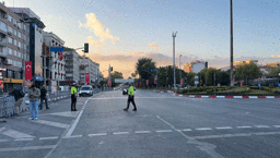 İstanbul'da Zafer Bayramı kutlamaları nedeniyle bazı yollar trafiğe kapatıldı