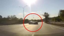 Pendik'te iki otomobilin çarpışması kamerada