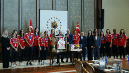 Cumhurbaşkanı Erdoğan, Avrupa ve Akdeniz Oyunları şampiyonu voleybolcuları kabul etti